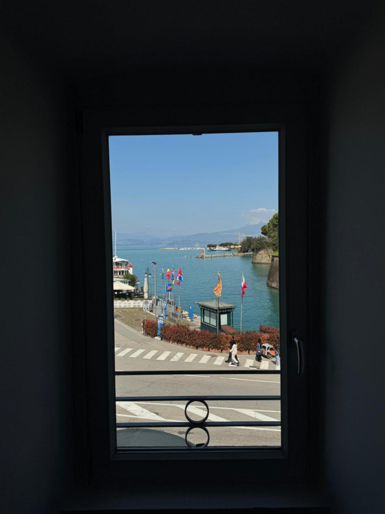 Hotel Relais Al Porto Peschiera del Garda Exterior foto